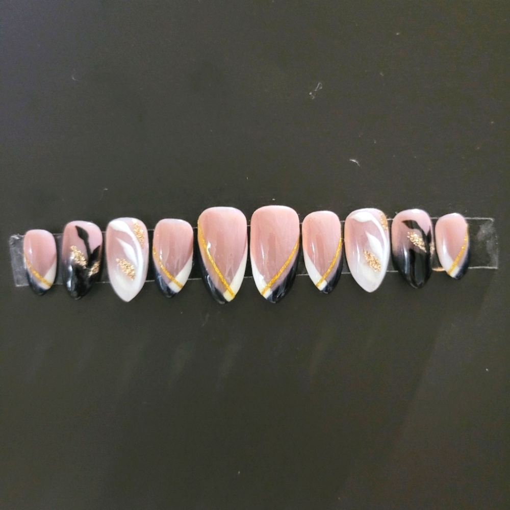 Press on nails